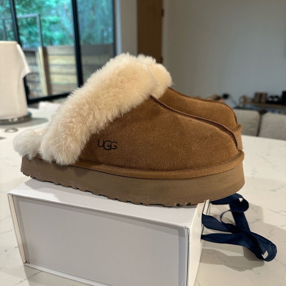 UGG Women's Disquette Slip-On Flats